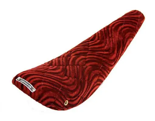 20" Banana Saddle Diamond Velour Red. 1