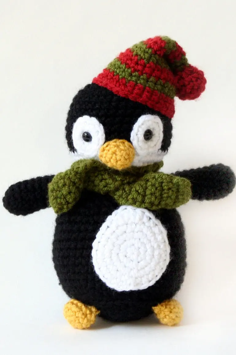 Amigurumi Holiday Penguin (Crochet) 1