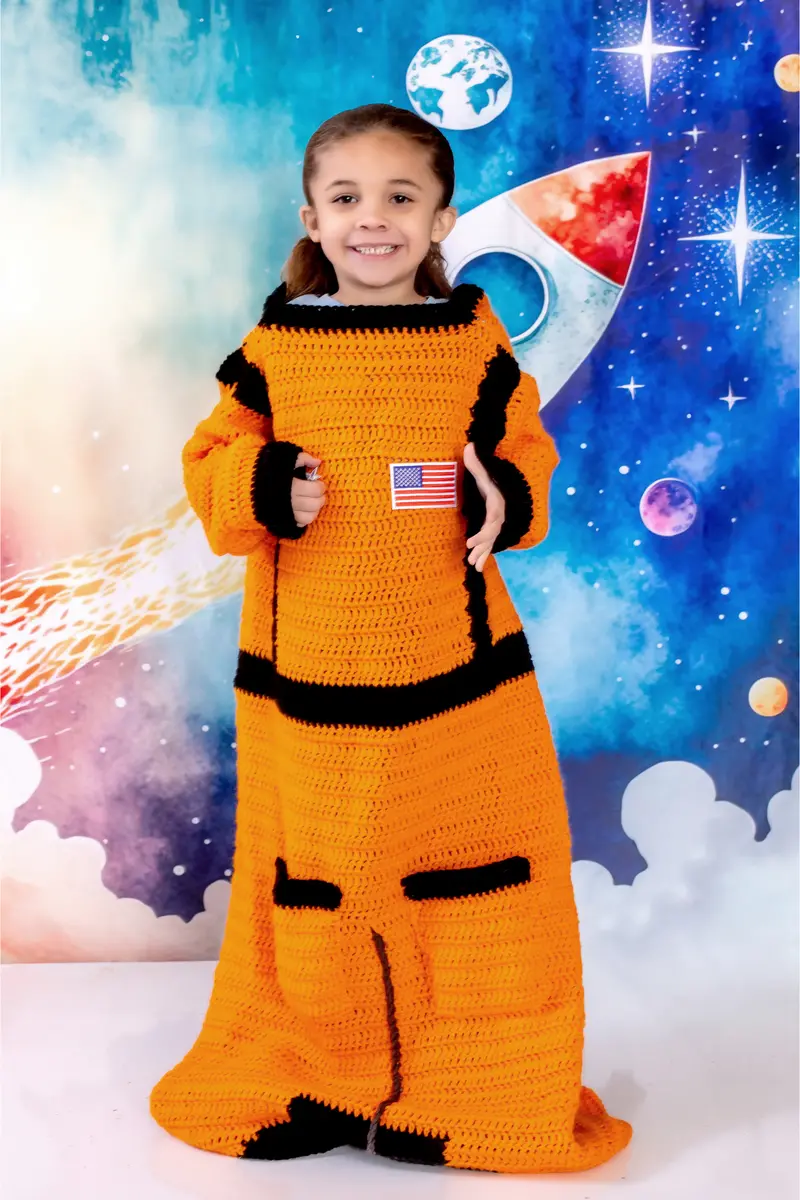 Astronaut Snuggle Blanket (Crochet) 1