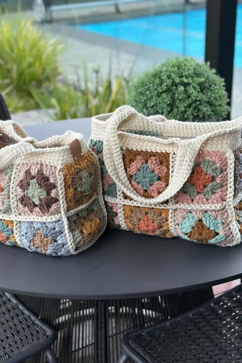 Bag Of Hue Scraps Bag (Crochet) 1