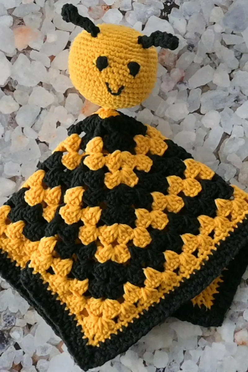 Bee Lovey (Crochet) 1