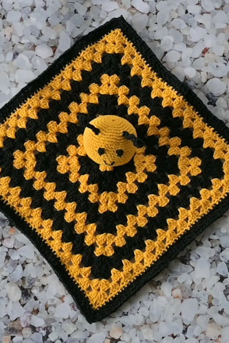 Bee Lovey (Crochet) 2