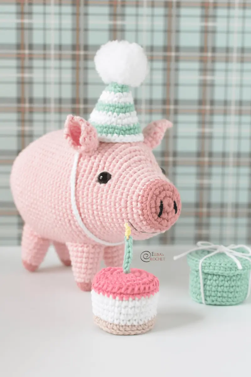 Birthday Piglet (Crochet) 1