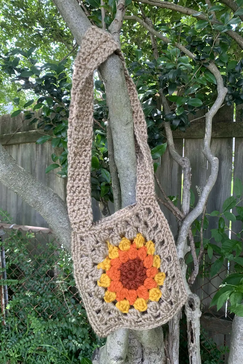 Black Eyed Susan Satchel (Crochet) 1