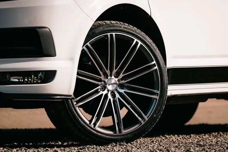 Calibre Cc-I 20" Wheel & Tyre Package (Gunmetal/Polished) 1