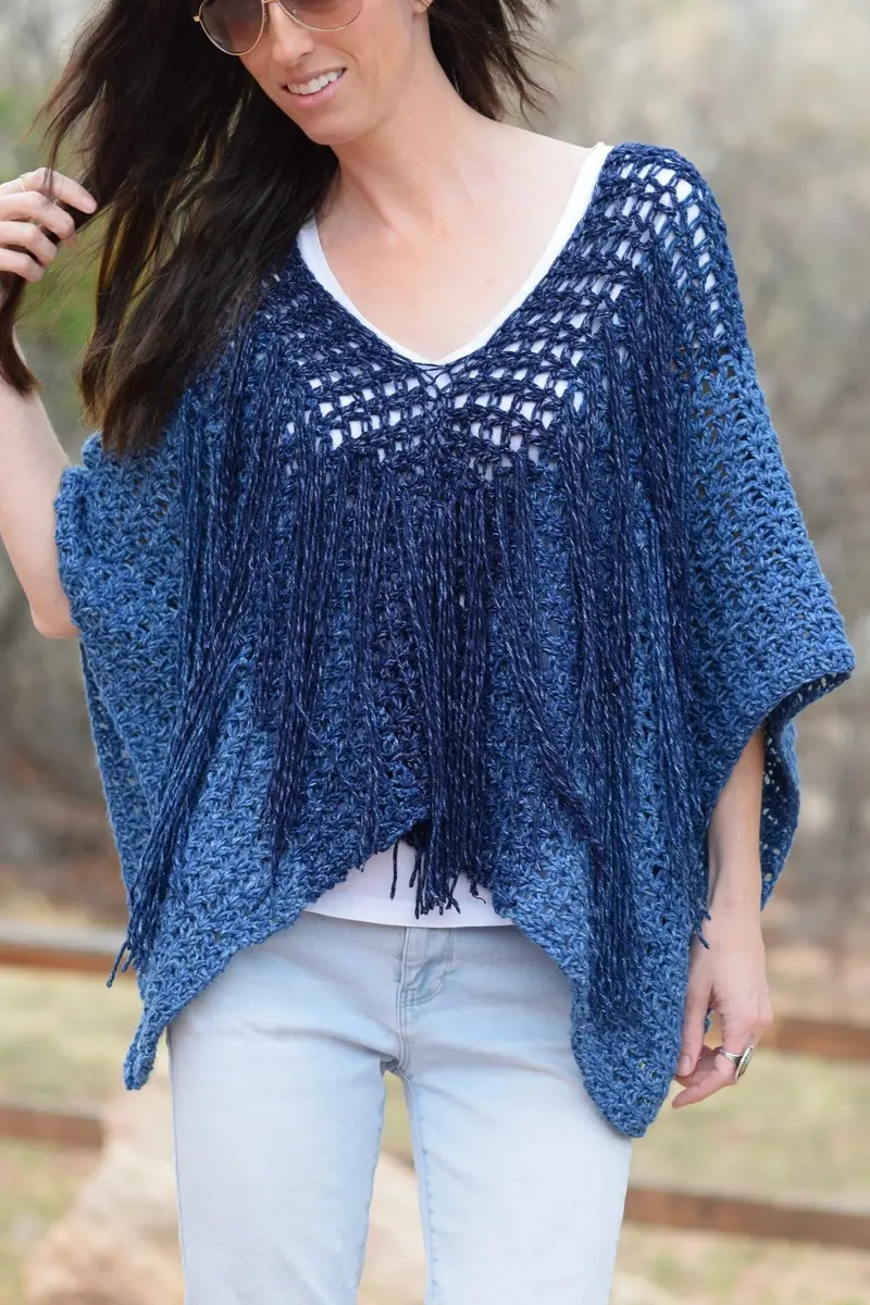 Crochet Kit - Azul V-Mesh Poncho 1