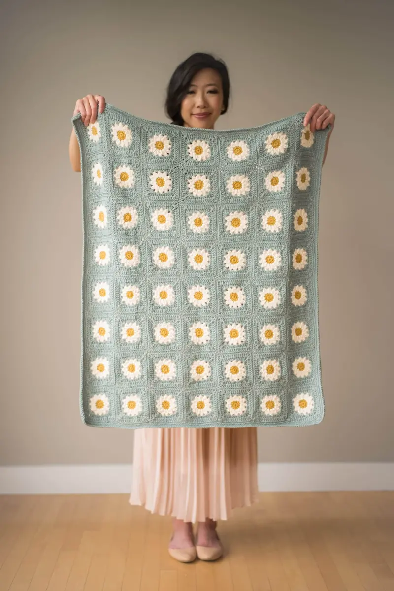 Crochet Kit - Baby Cozy Days Daisy Blanket 2
