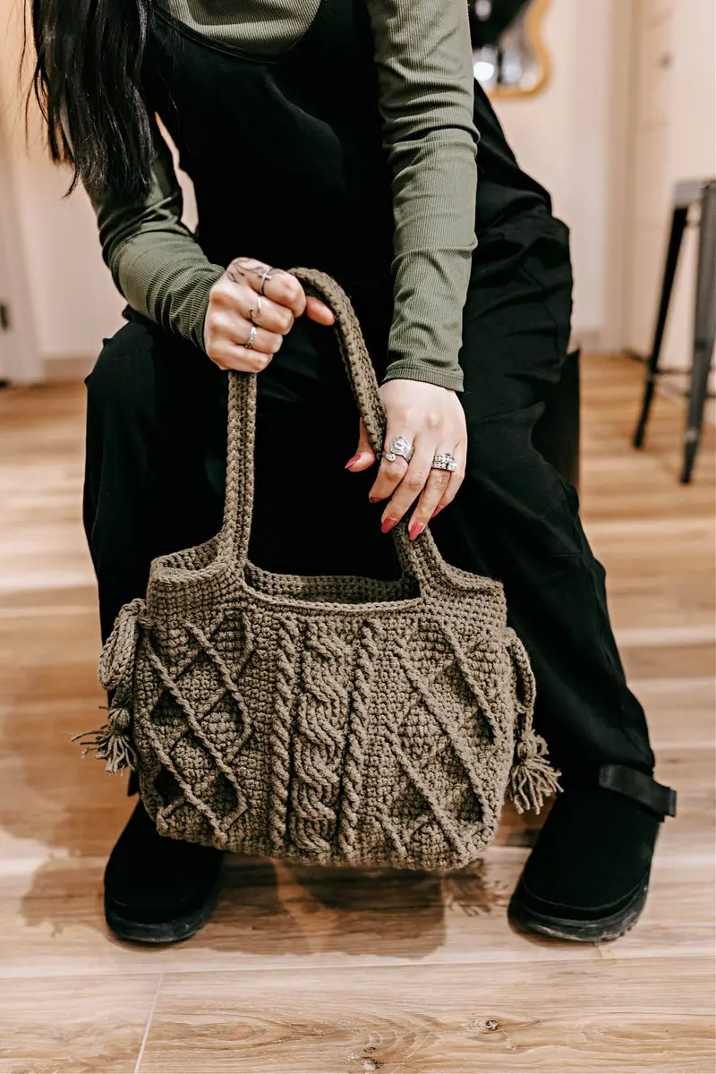 Crochet Kit - Charlene Acrylic Cabled Purse 1