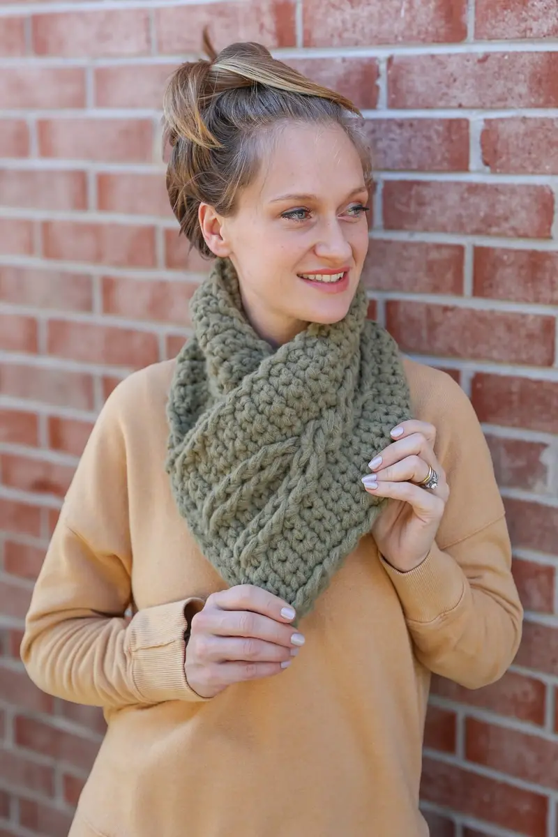 Crochet Kit - Chunky Cabled Cowl 1