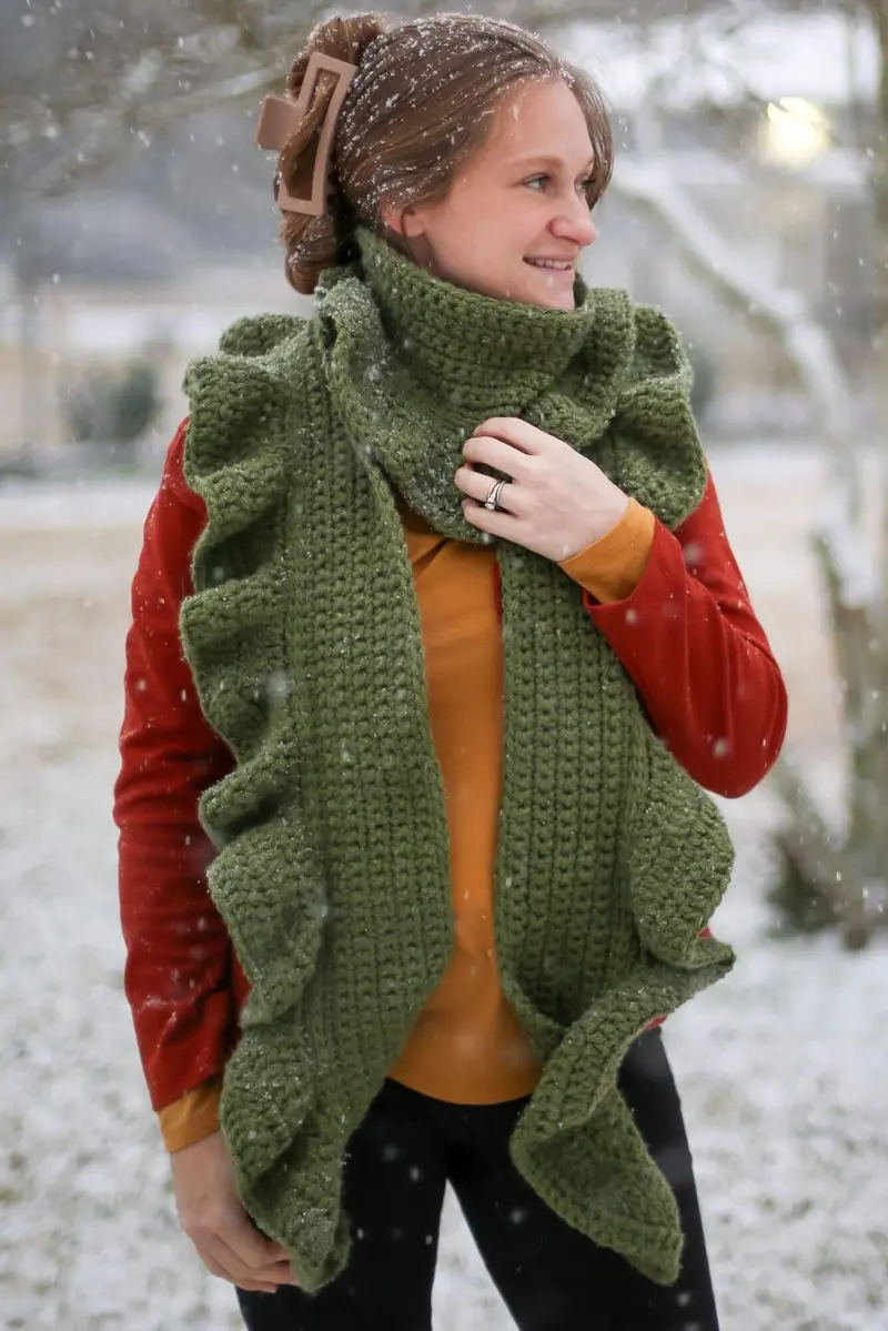 Crochet Kit - Chunky Ruffled Scarf 1