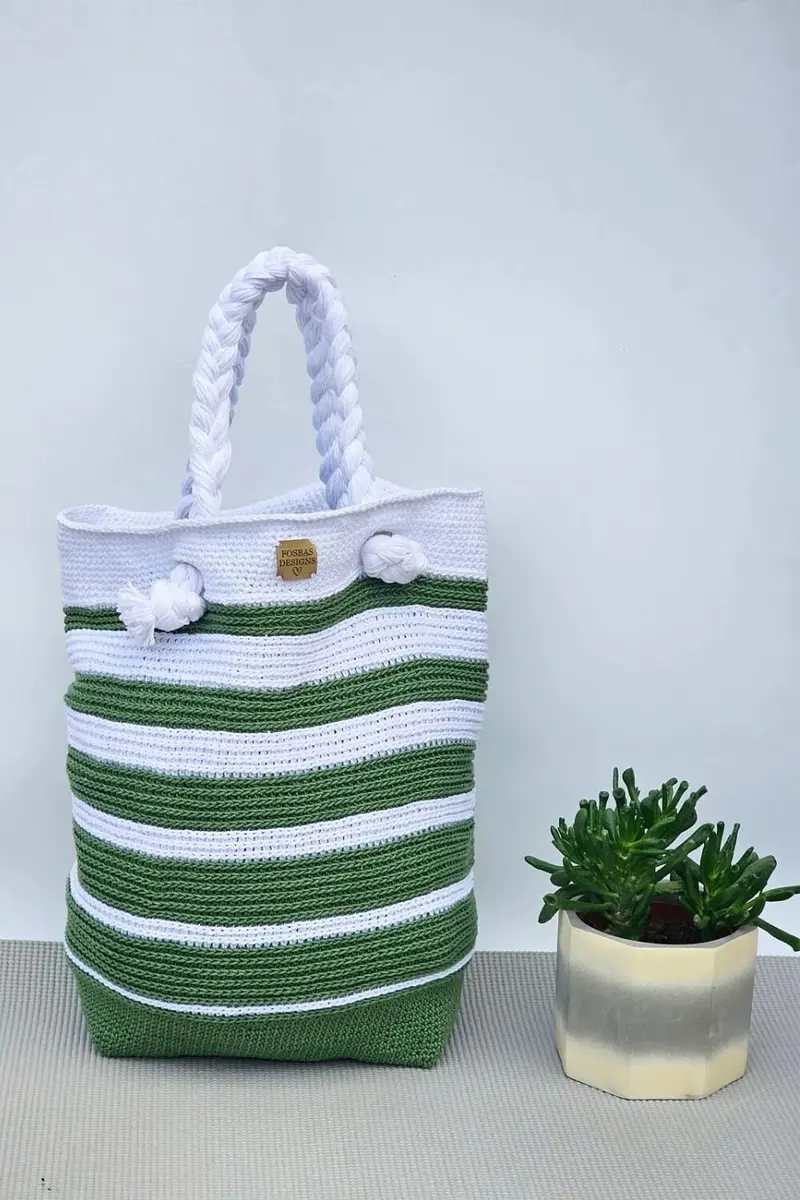 Crochet Kit - Coastal Stripes Beach Bag 1