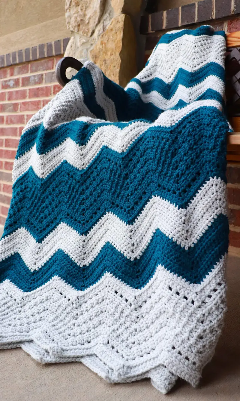 Crochet Kit - Colorful Chevrons Blanket 1