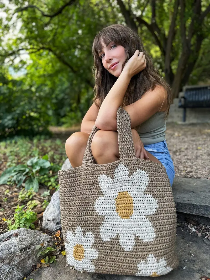 Crochet Kit - Daisy Day Tote 2
