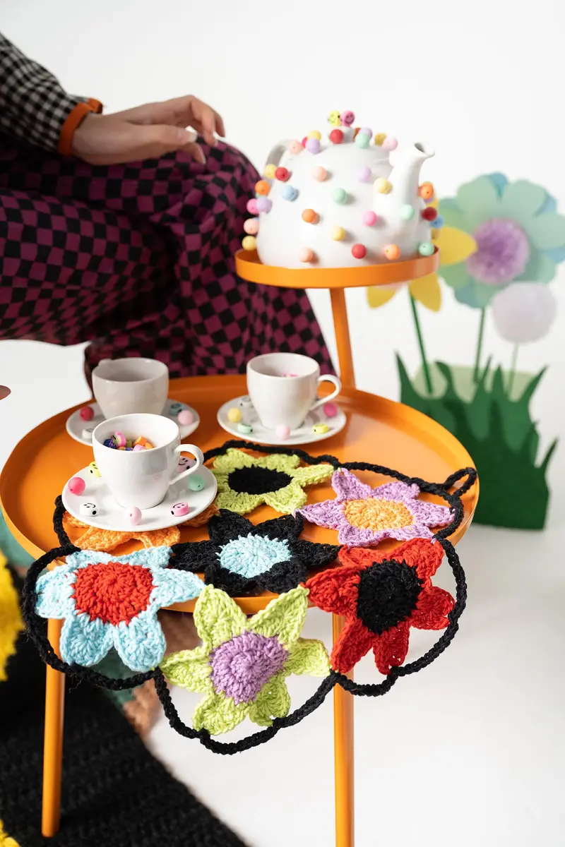 Crochet Kit - Daisy Decorative Dish Towel 1