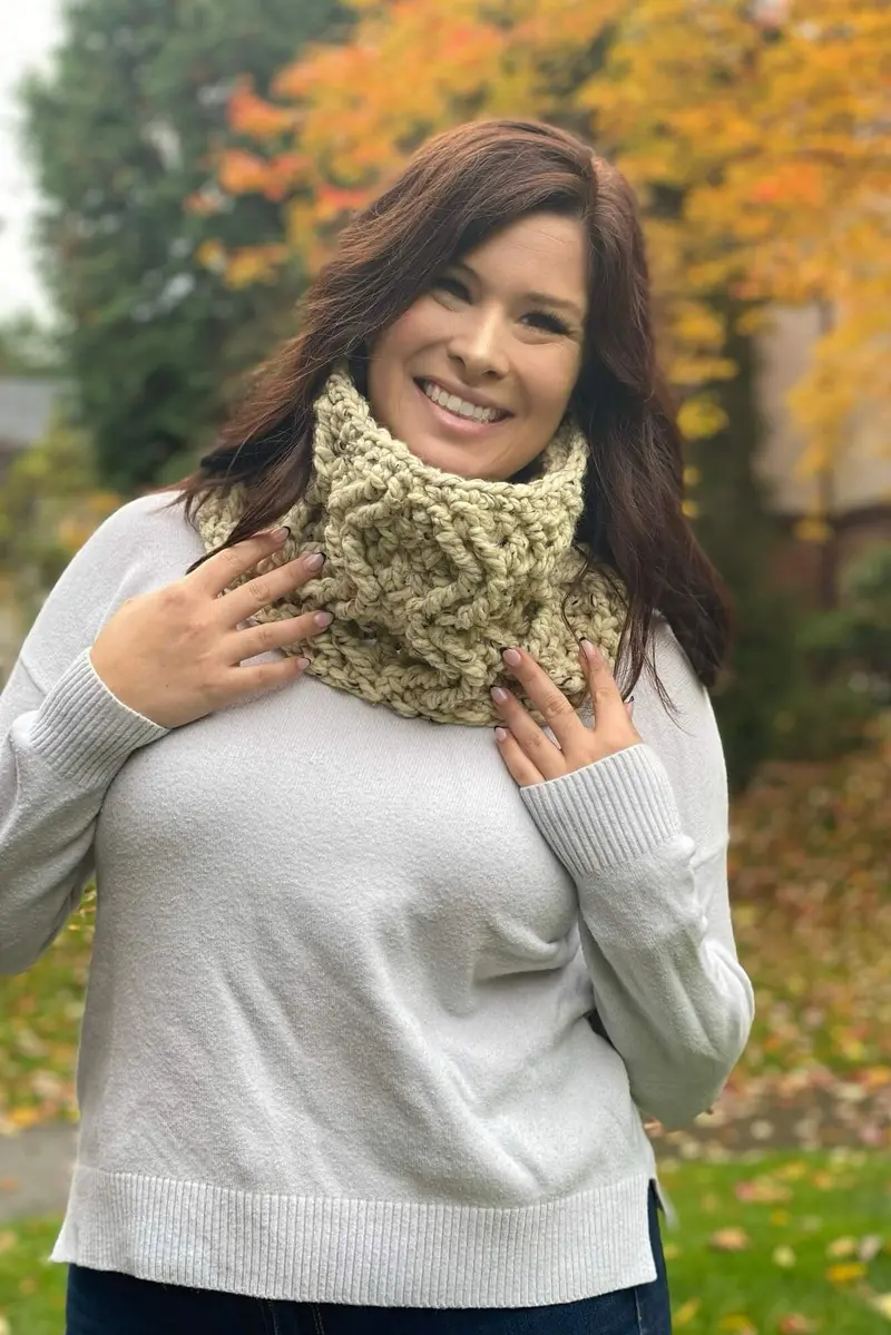 Crochet Kit - Diamond In The Rough Cowl 1