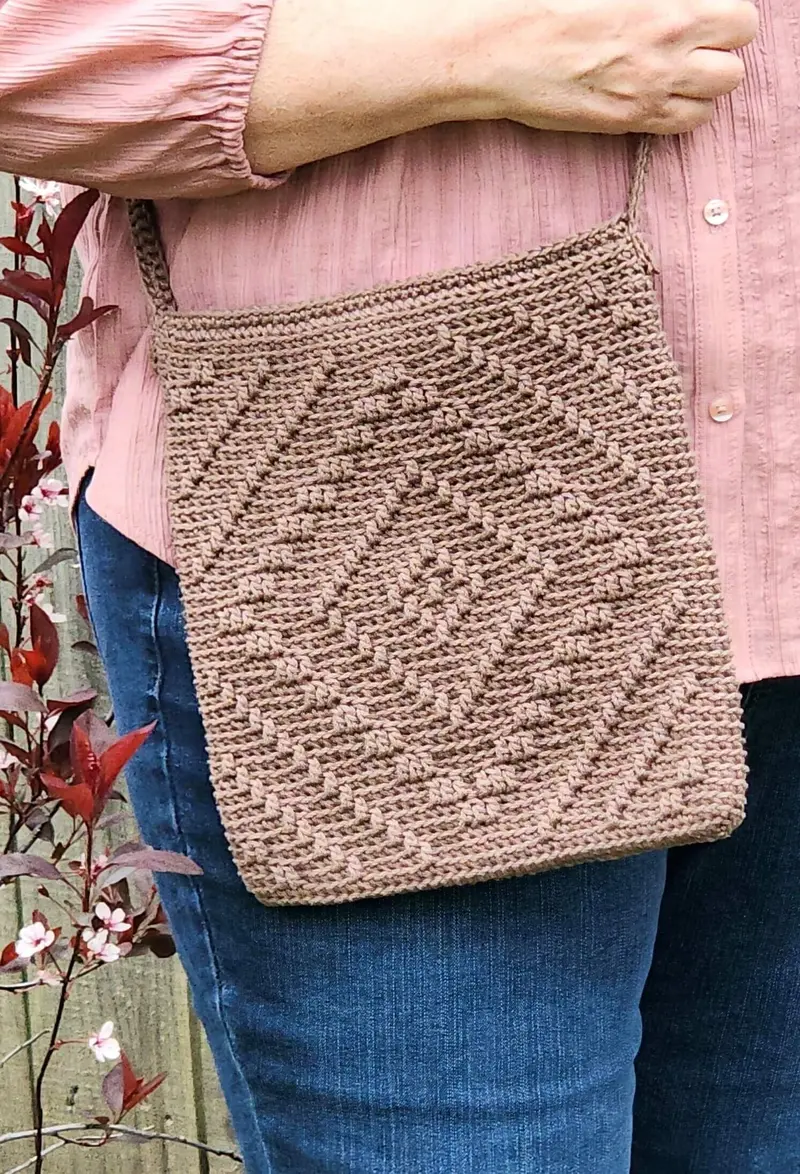 Crochet Kit - Diamond Peaks Crossbody Bag 1