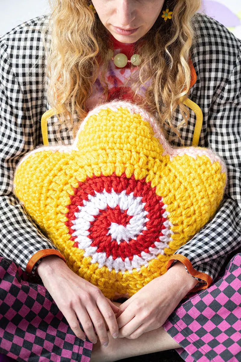 Crochet Kit - Flower Power Pillow 1