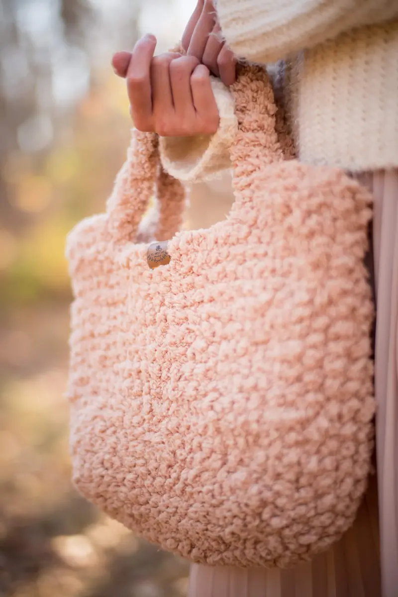 Crochet Kit - Fuzzy Fleece Bag 2