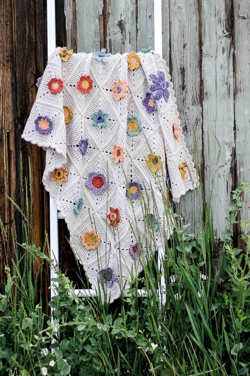 Crochet Kit - Gathered Garden Blanket 1