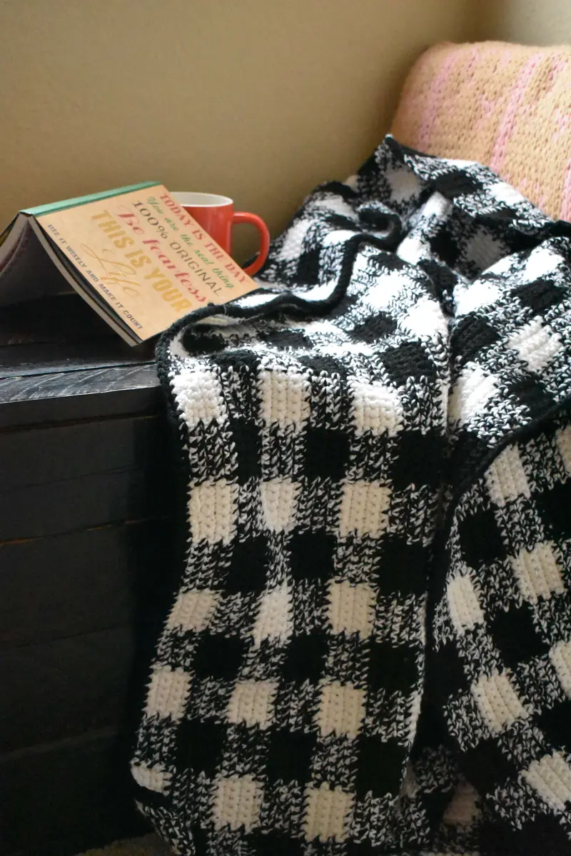 Crochet Kit - Gingham Crochet Throw 1