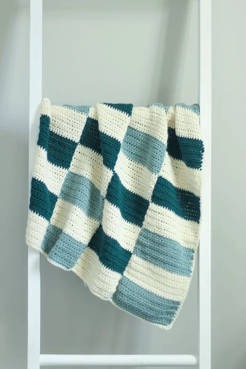 Crochet Kit - Gridlines Baby Blanket 1
