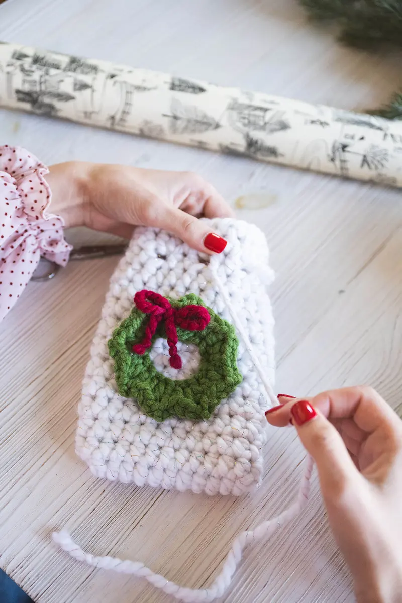 Crochet Kit - Holiday Gift Bags 1