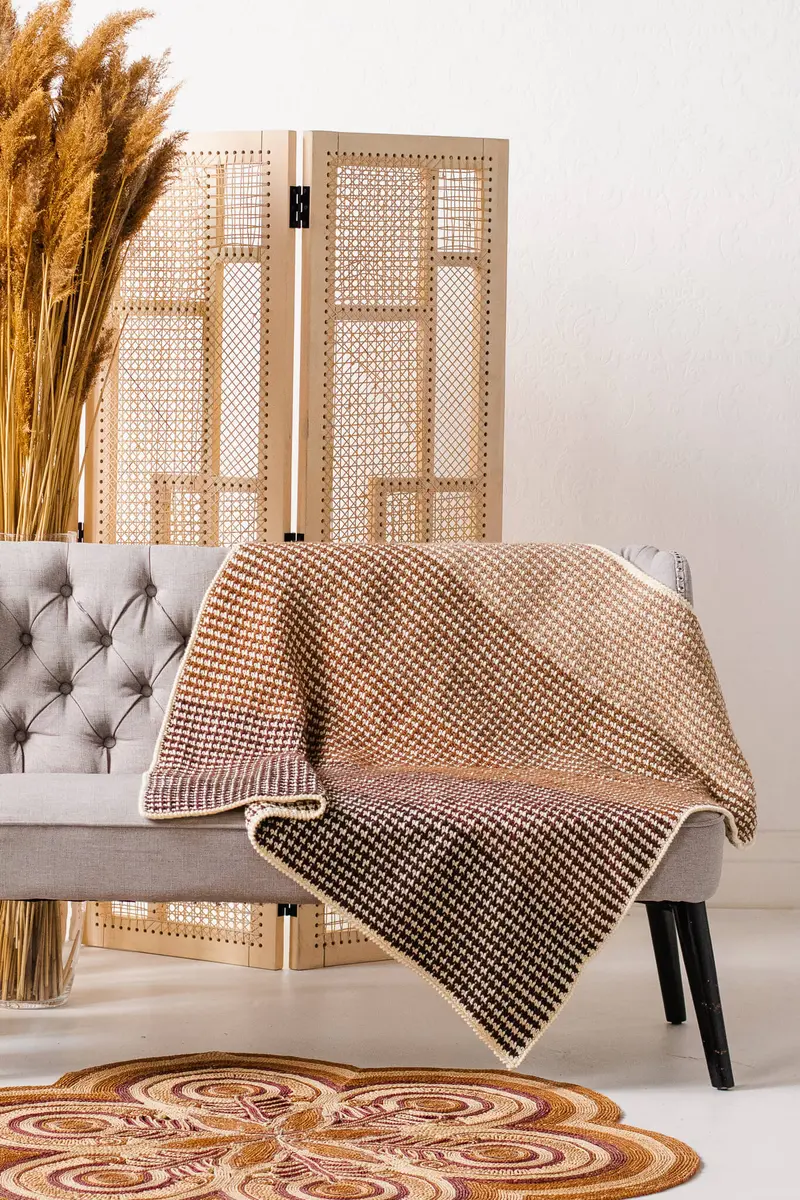 Crochet Kit - Houndstooth Baby Blanket 1