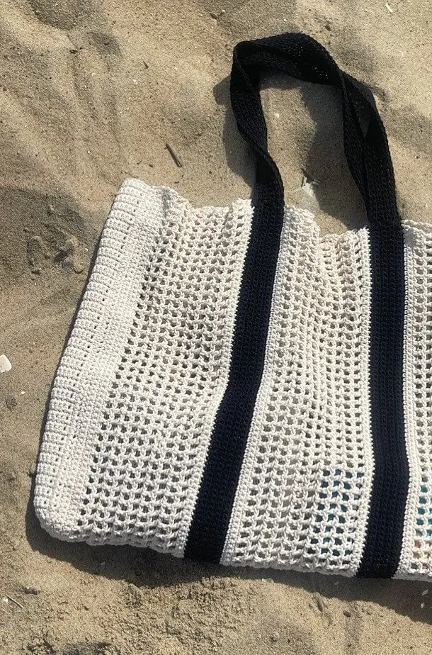 Crochet Kit - Infinity Beach Tote 1