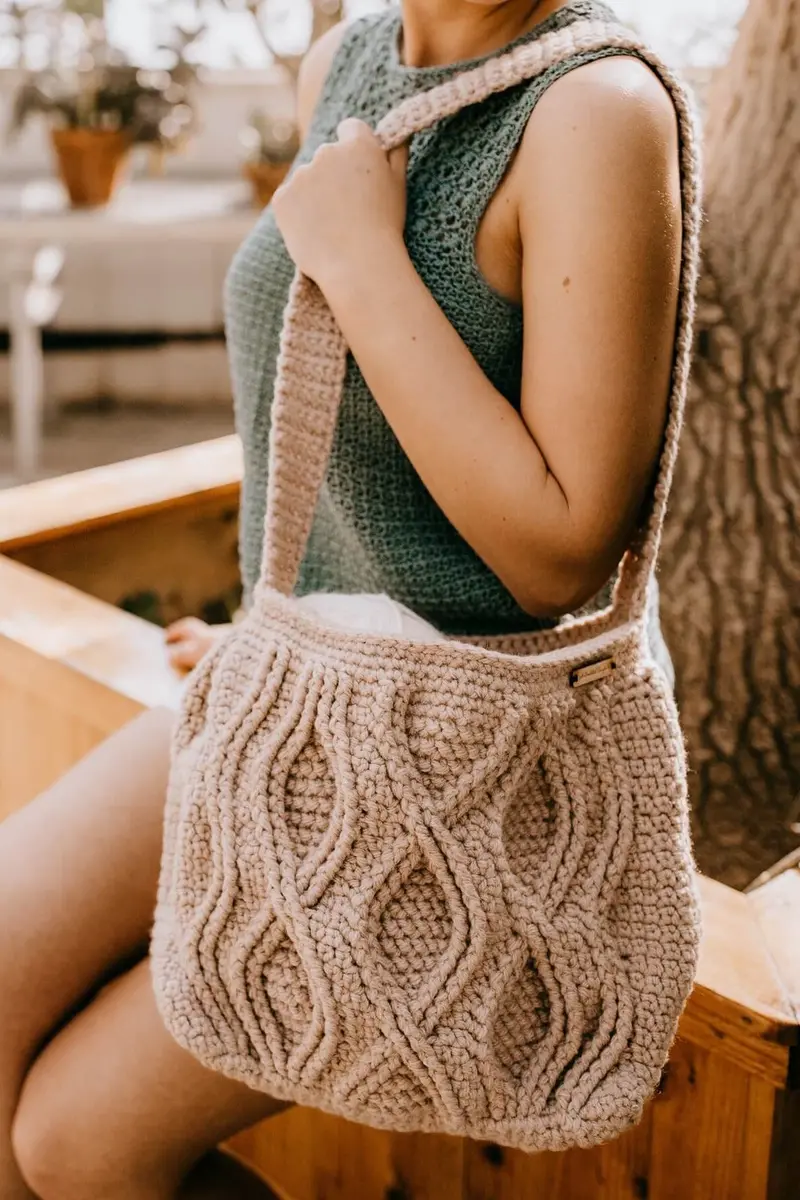 Crochet Kit - Lille Cabled Shoulder Bag 1