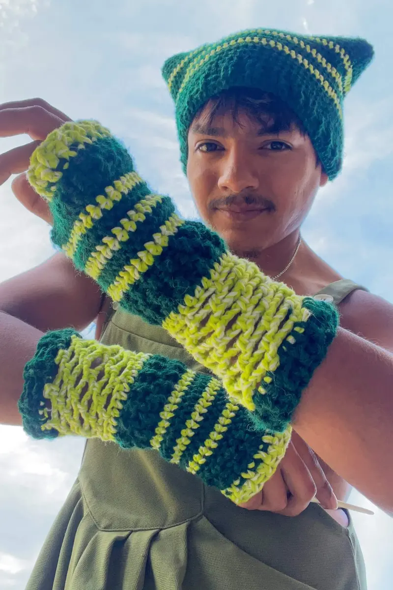 Crochet Kit - Merak Glow In The Dark Gloves & Bonus Hat 1