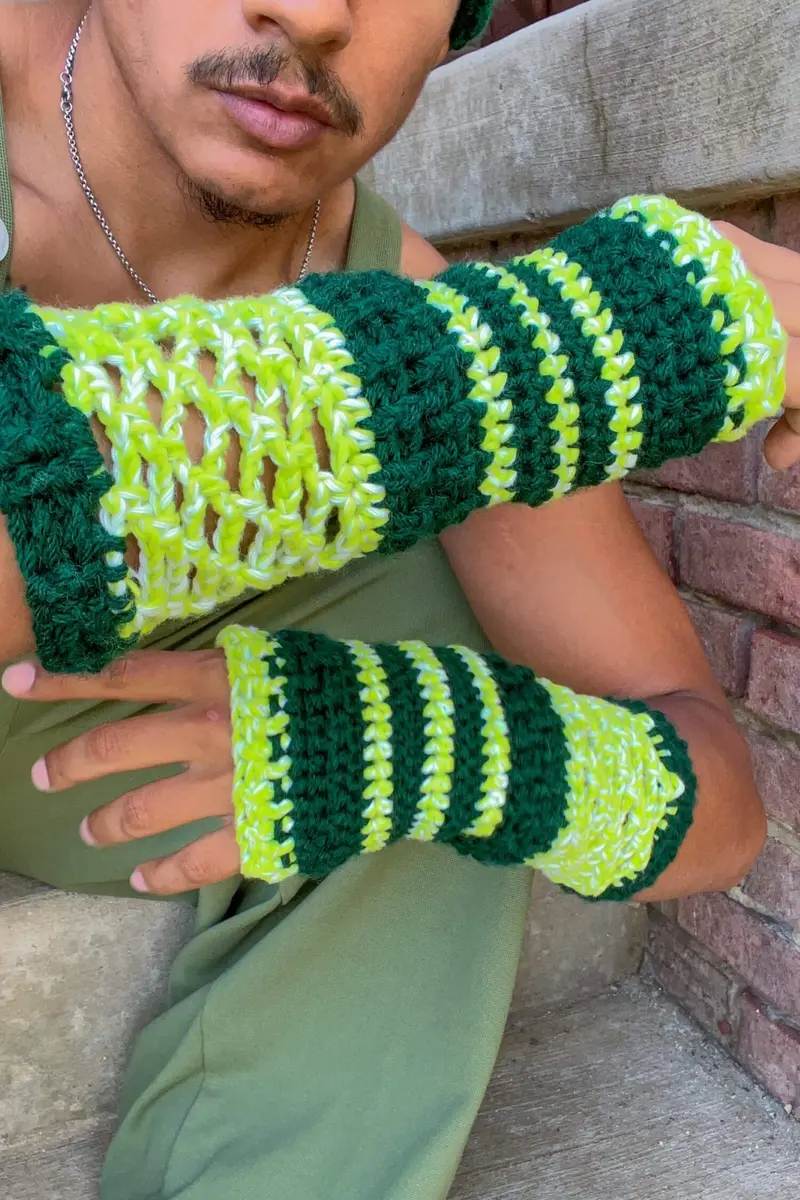 Crochet Kit - Merak Glow In The Dark Gloves & Bonus Hat 2