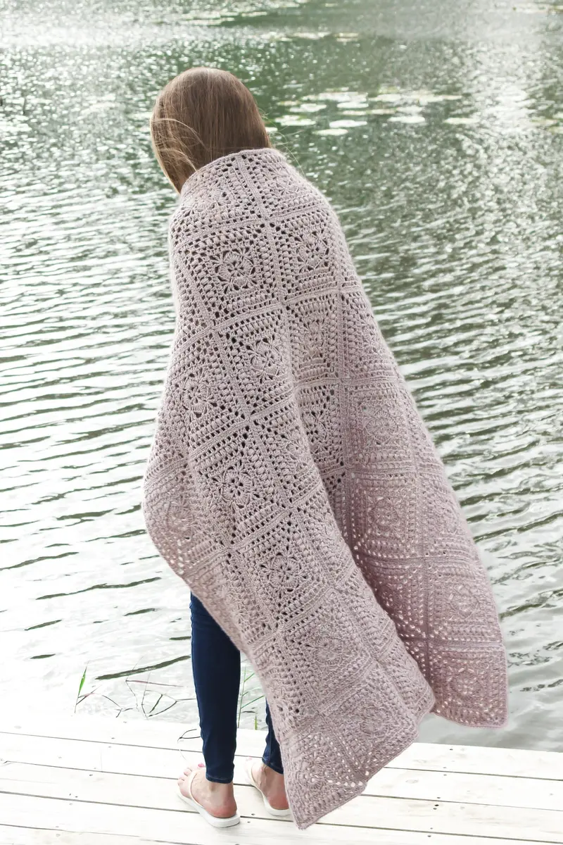 Crochet Kit - Modern Granny Shell Blanket 1