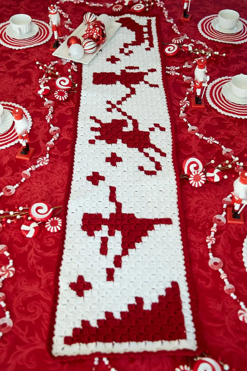 Crochet Kit - Nutcracker Silhouette Table Runner 1