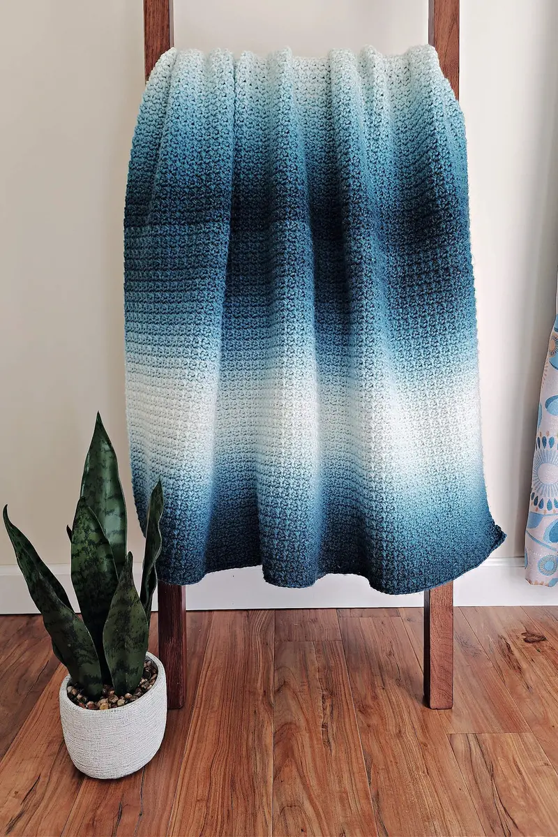 Crochet Kit - Ocean Hues Gradient Blanket 1