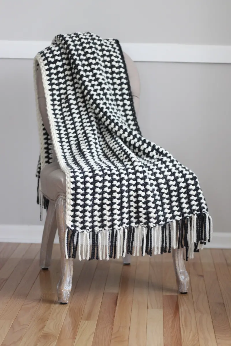 Crochet Kit - Prim Stripe Throw 1