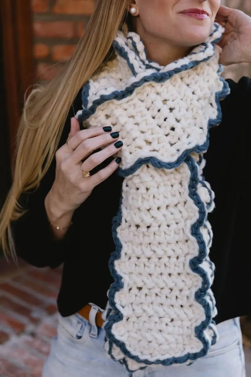 Crochet Kit - Simple Scallop Scarf 2