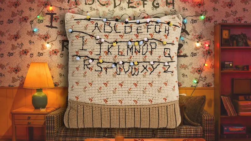 Crochet Kit - Stranger Things Alphabet Pillow 1