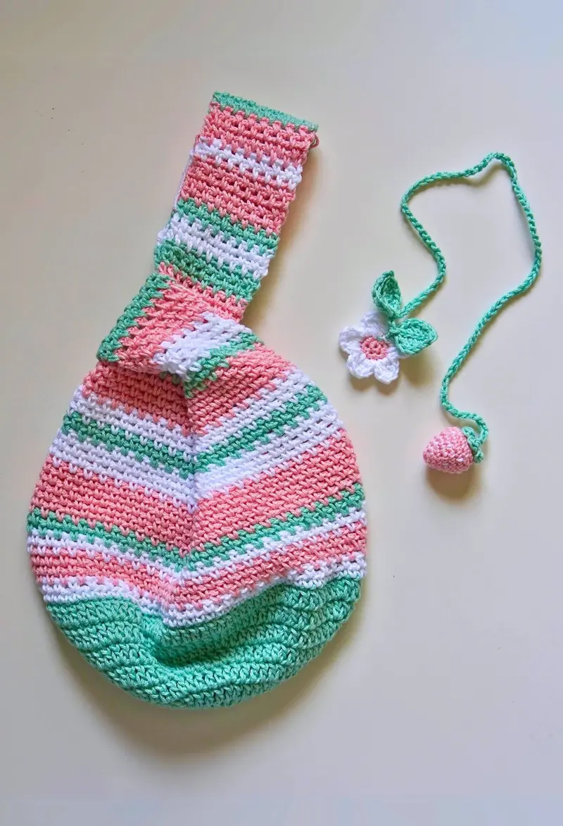 Crochet Kit - Strawberry Knot Bag 2