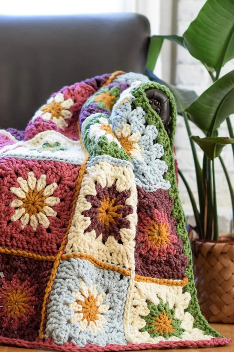 Crochet Kit - Sunny Blooms Blanket 1