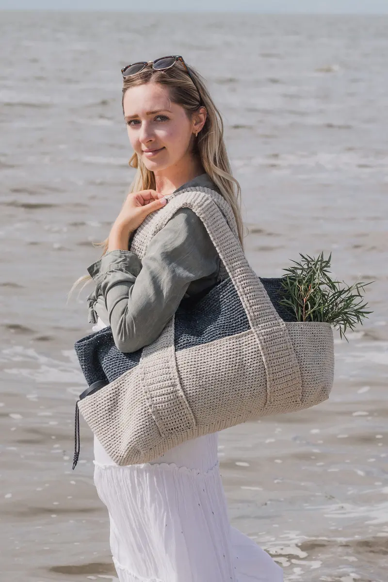 Crochet Kit - Twin Lakes Beach Tote 1