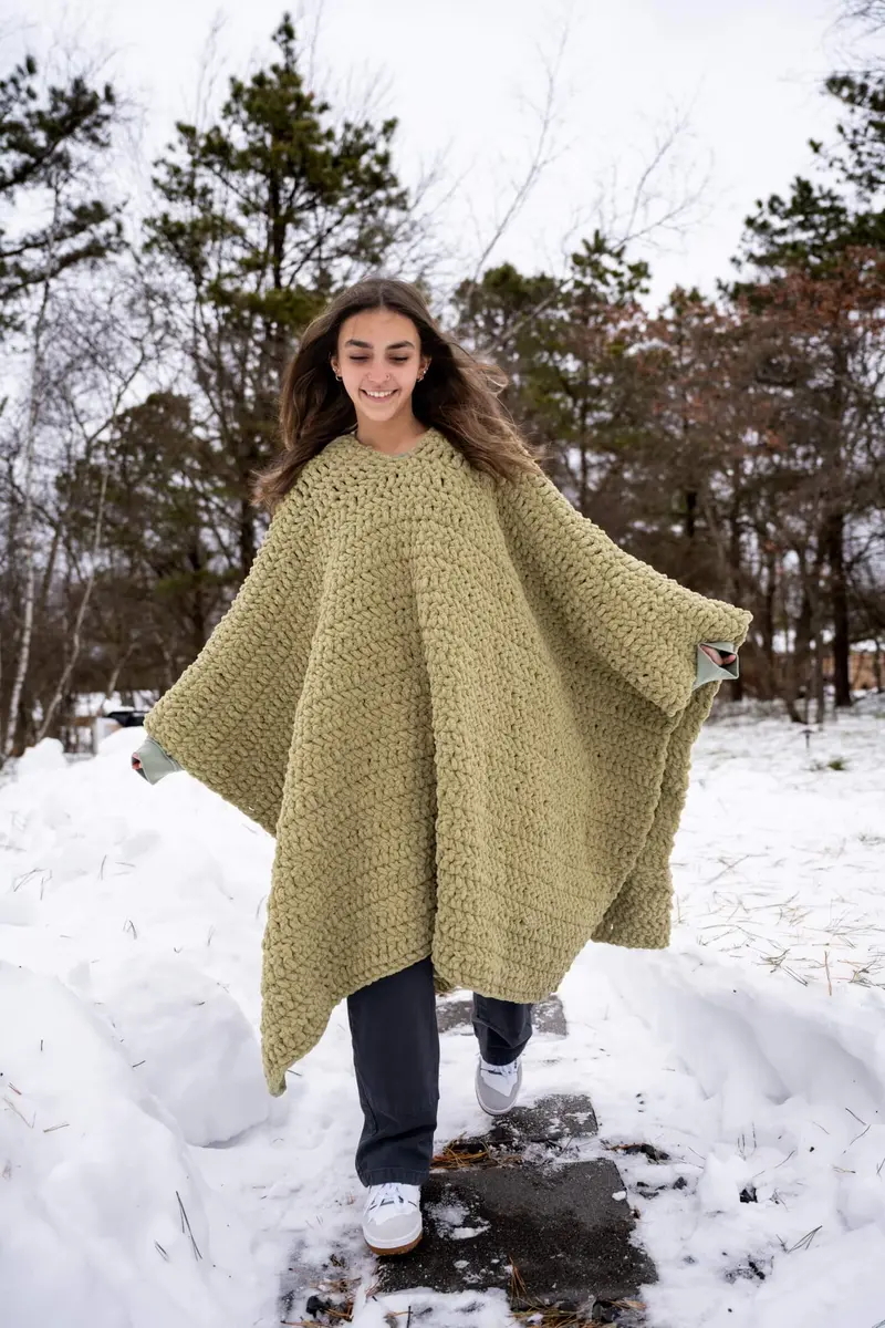 Crochet Kit - Wearable Blanket 1