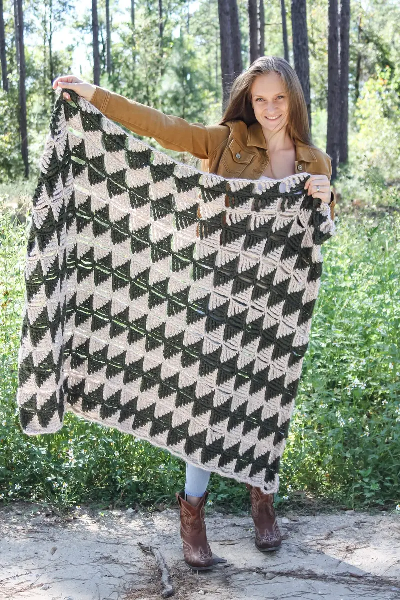 Crochet Kit - Zig Zag Triangle Blanket 1