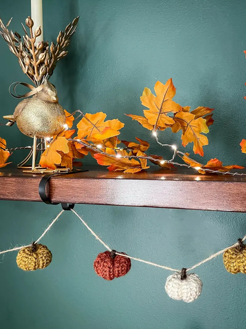 Crochet Mini Pumpkin Garland (Crochet) 1