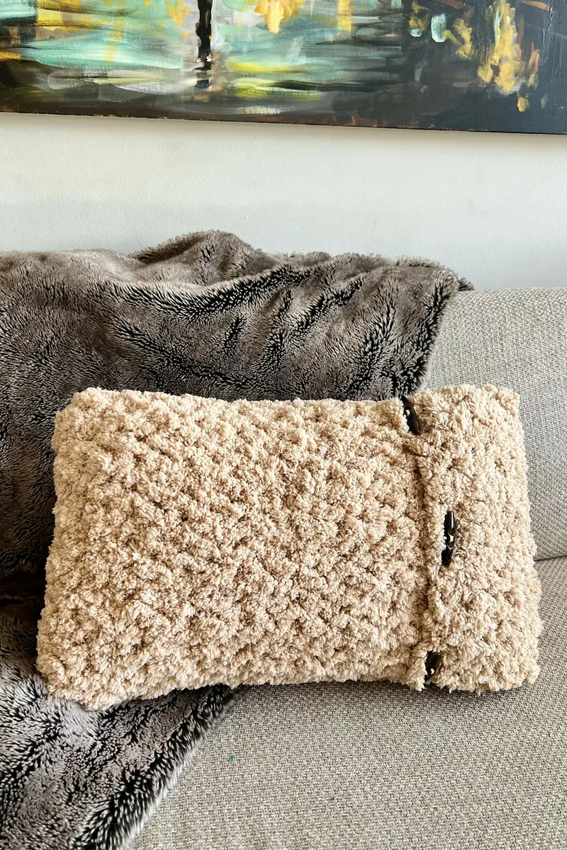 Darcy Pillow (Crochet) 1