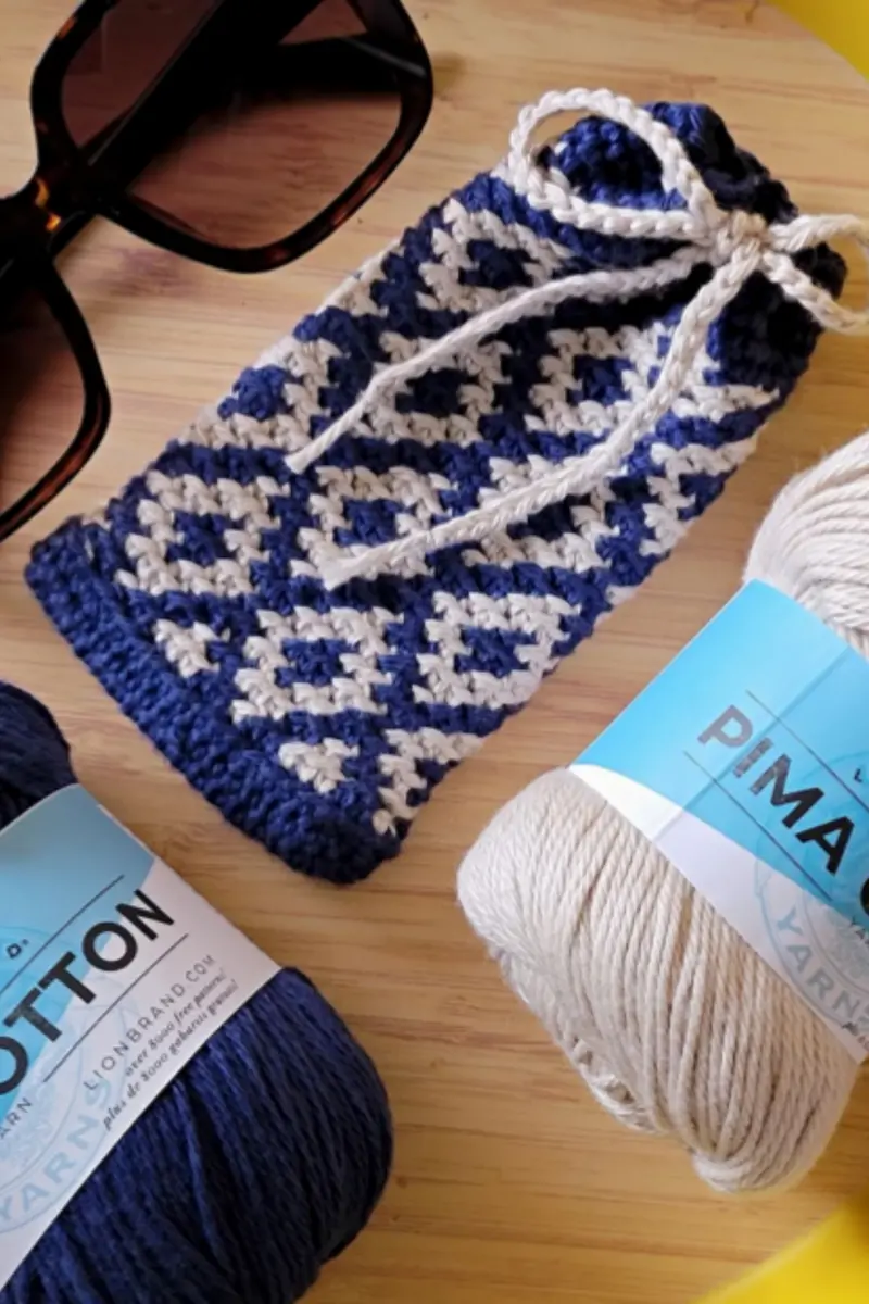 Dazzling Diamonds Sunglasses Case (Crochet) 1