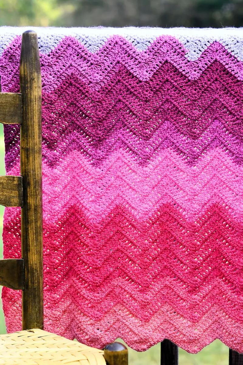 Double Crochet Chevron Baby Blanket (Crochet) 1