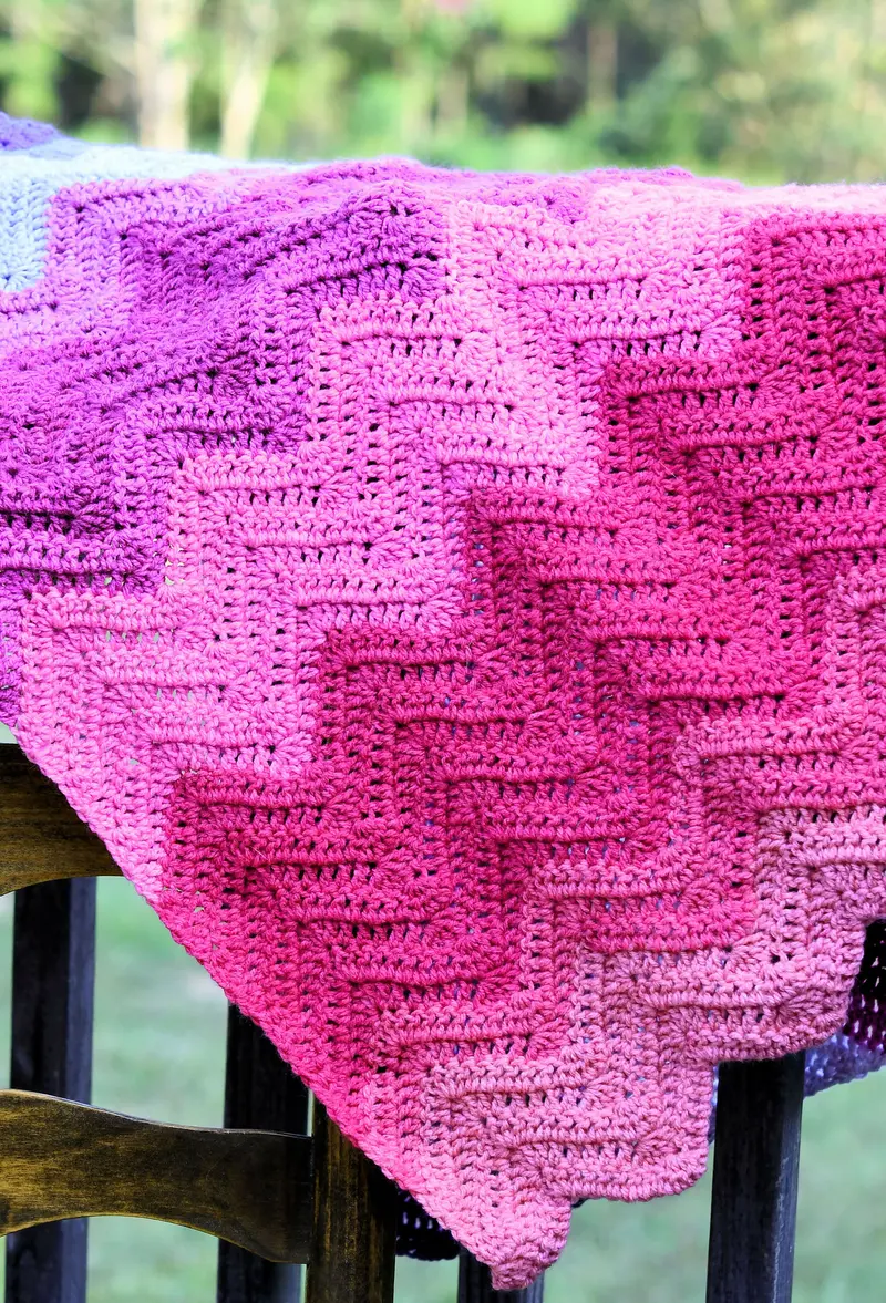 Double Crochet Chevron Baby Blanket (Crochet) 2