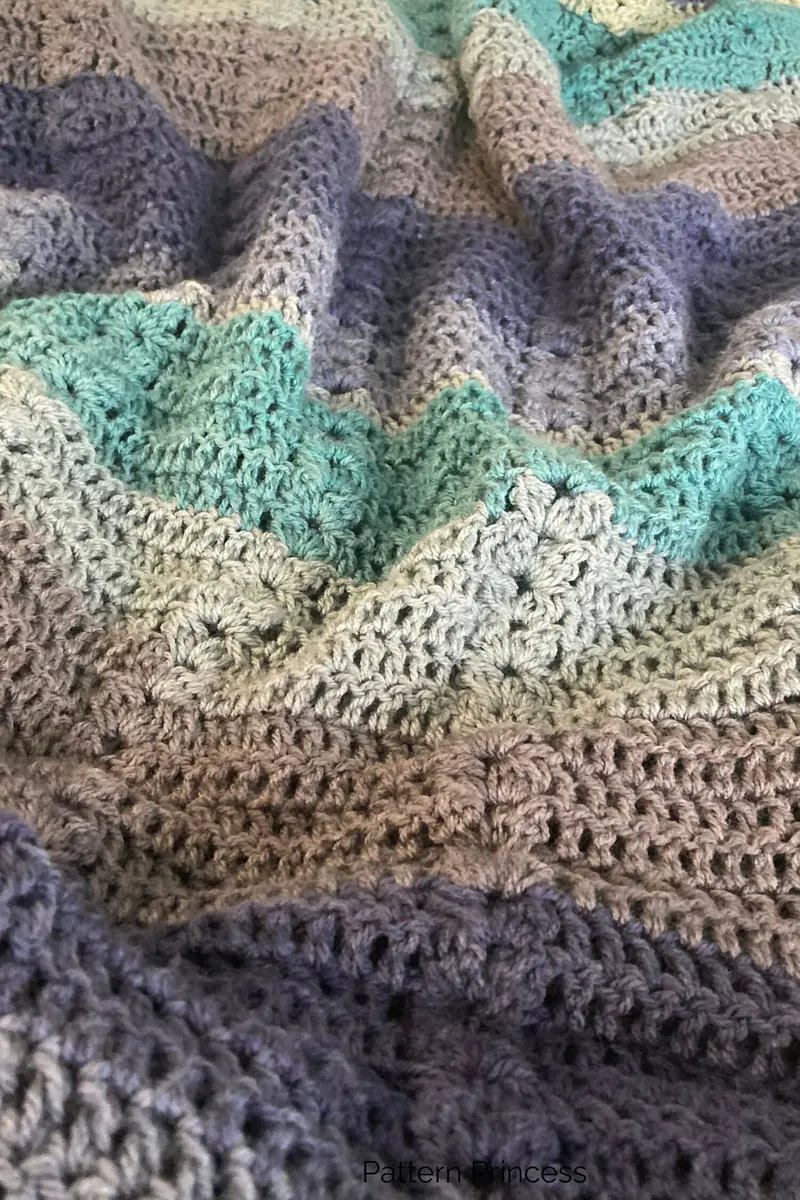 Double Crochet Puff Stitch Heart Blanket (Crochet) 2