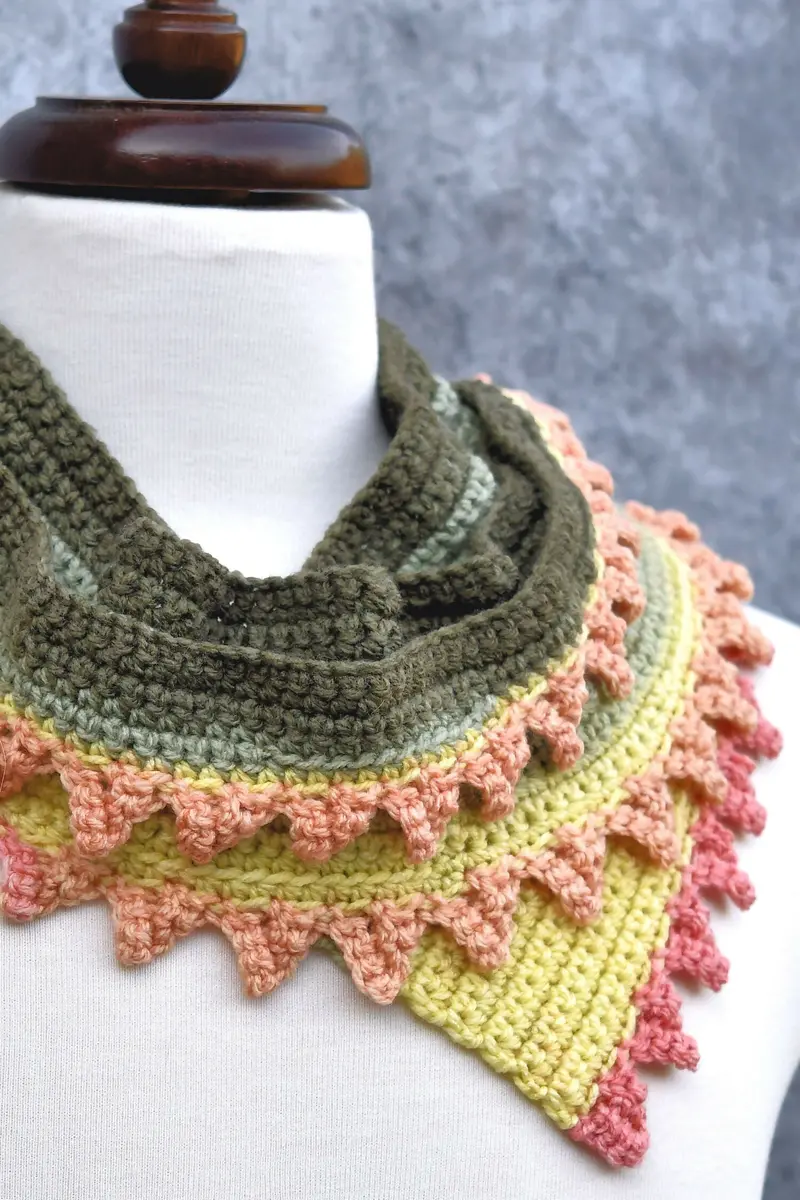 Dragon Tail Skinny Scarf (Crochet) 1