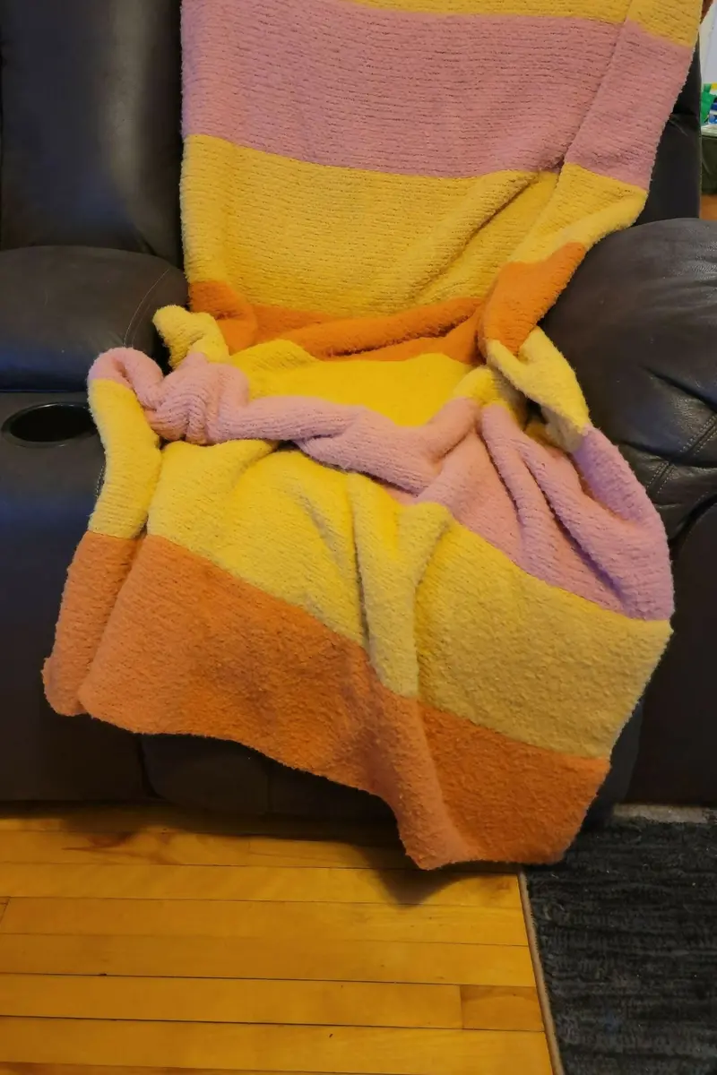 Dreamy Stripes Blanket (Circular Knitting Machine) 1